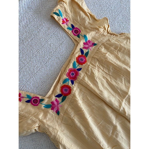 Floral embroidered midi dress - Picture 6 of 10